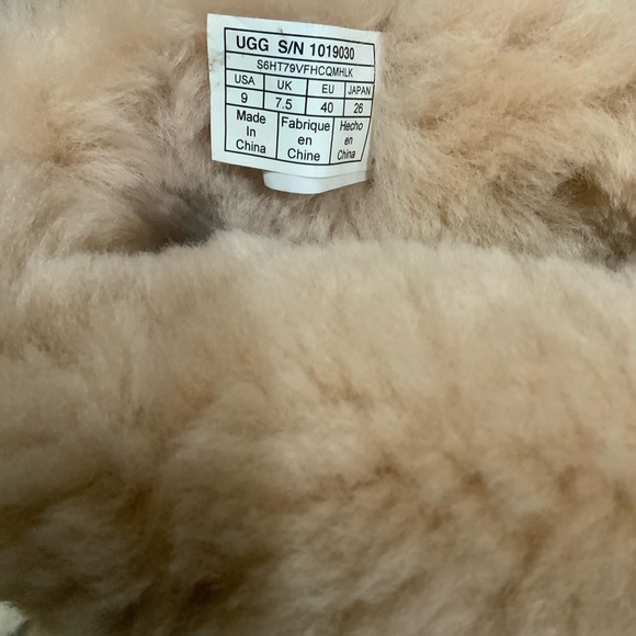 ❤️❤️UGG Women's Classic Short uggs (sand❤️❤️ - Picture 6 of 6